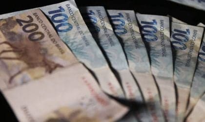 Baixa produtividade do Brasil alerta para crise econômica em 2026