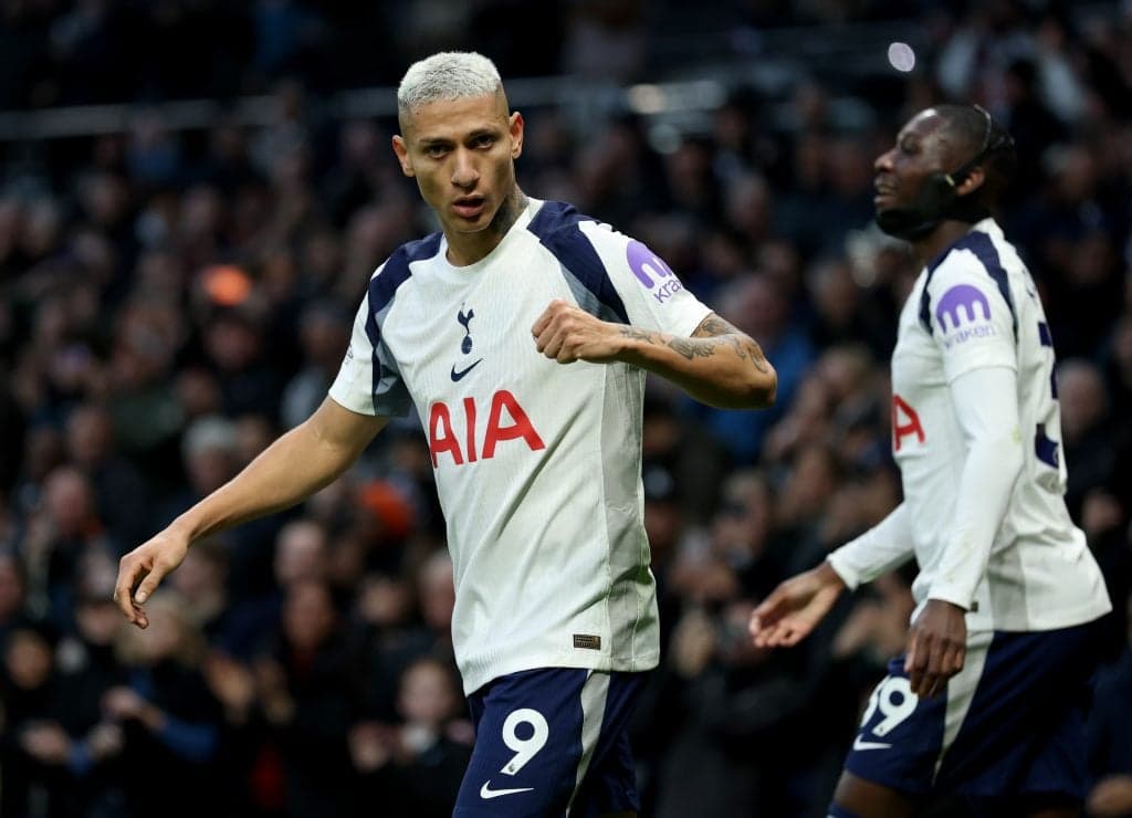 Vasco altera estratégia por Richarlison após impedimento de empréstimo