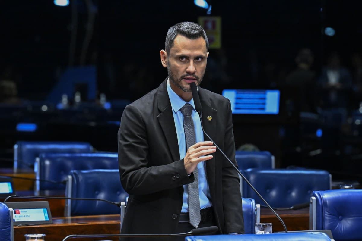 Republicanos sob pressão para apoiar candidatura de Cleitinho em Minas