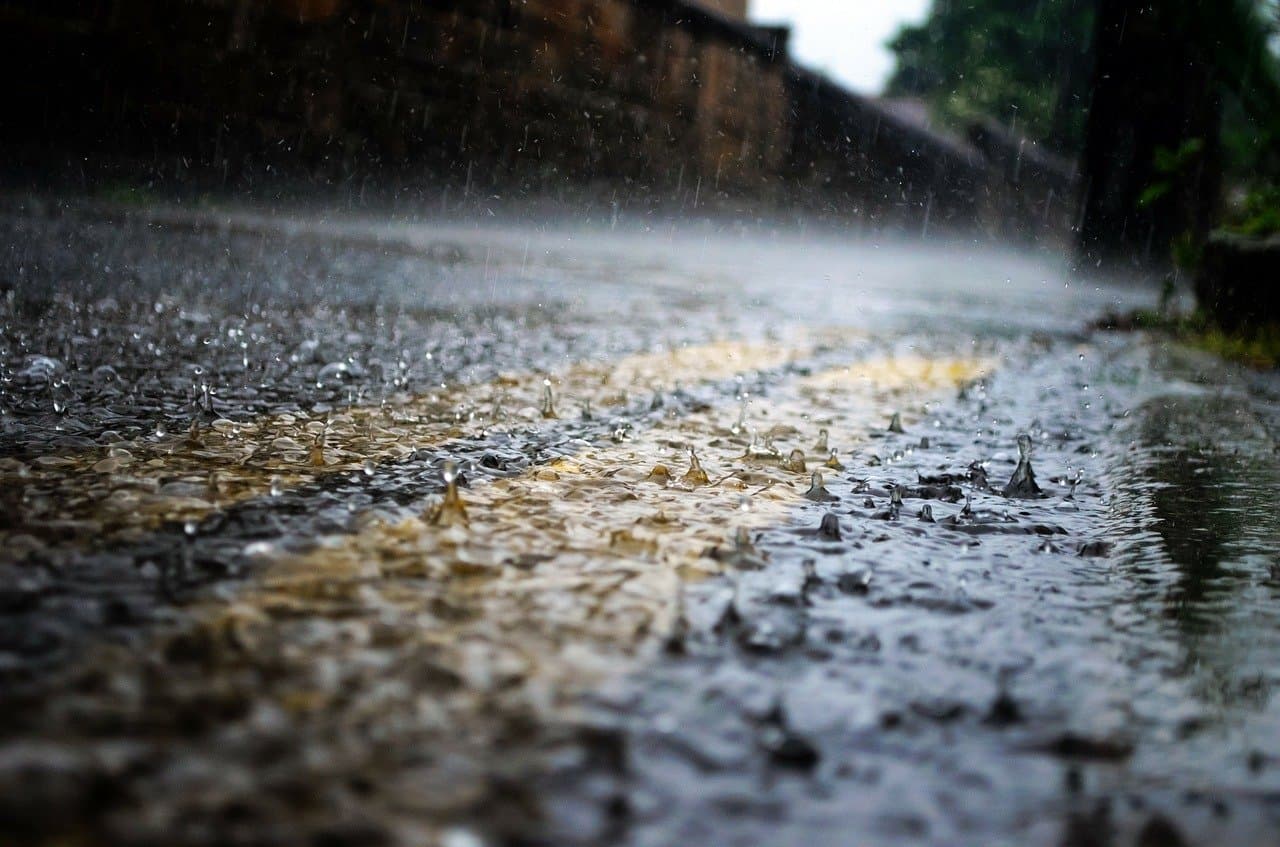Inmet avisa que em Dez estados brasileiros a chuva ultrapassará os 100 mm ao longo da semana.