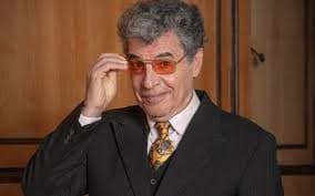 Paulo Betti comercializa apartamento de Niemeyer no Rio por R$ 485 mil