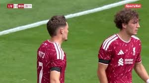 Arsenal em busca da defesa do título enquanto os rivais se reformulam