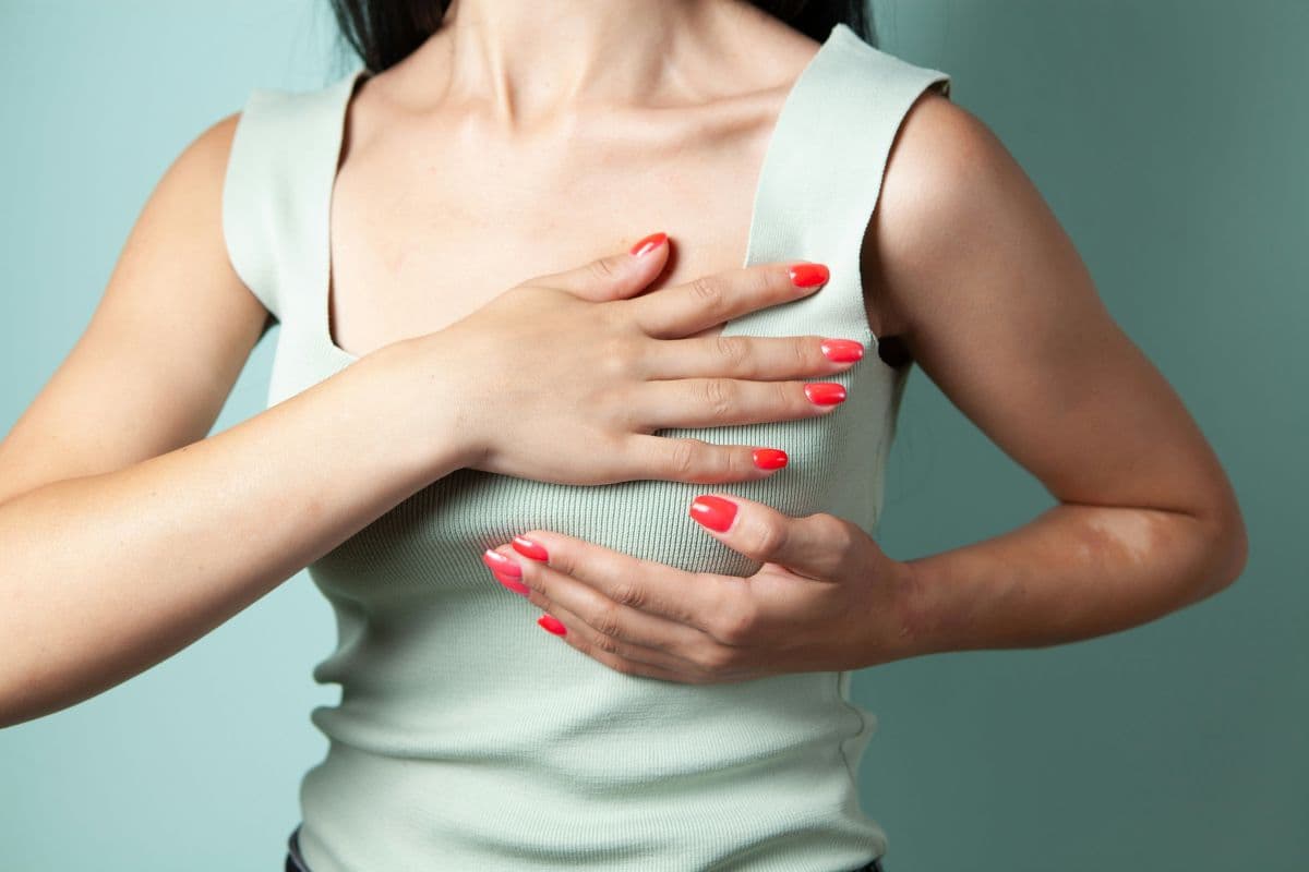 Medicina de precisão ajuda a prevenir câncer em mulher com TPM intensa