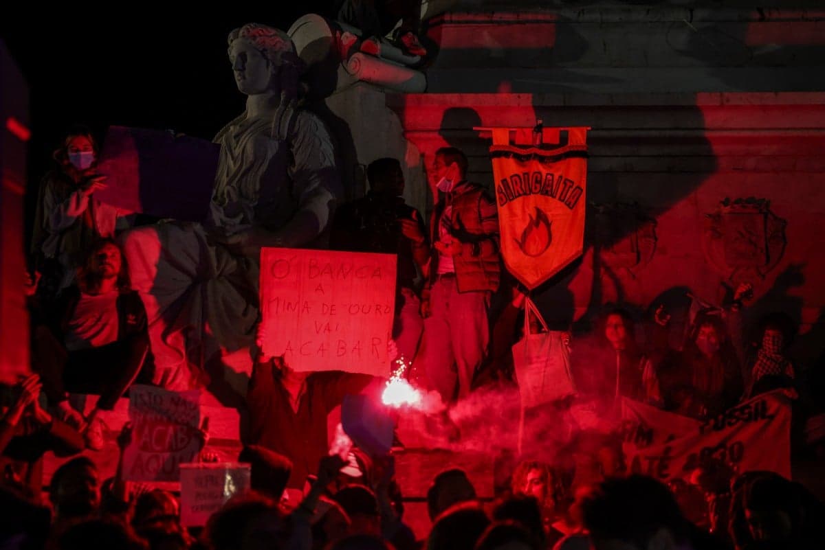 Protestos em Portugal contra crise imobiliária mobilizam milhares de pessoas