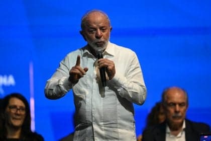Lula critica investimento em filme sobre Bolsonaro em evento em SP
