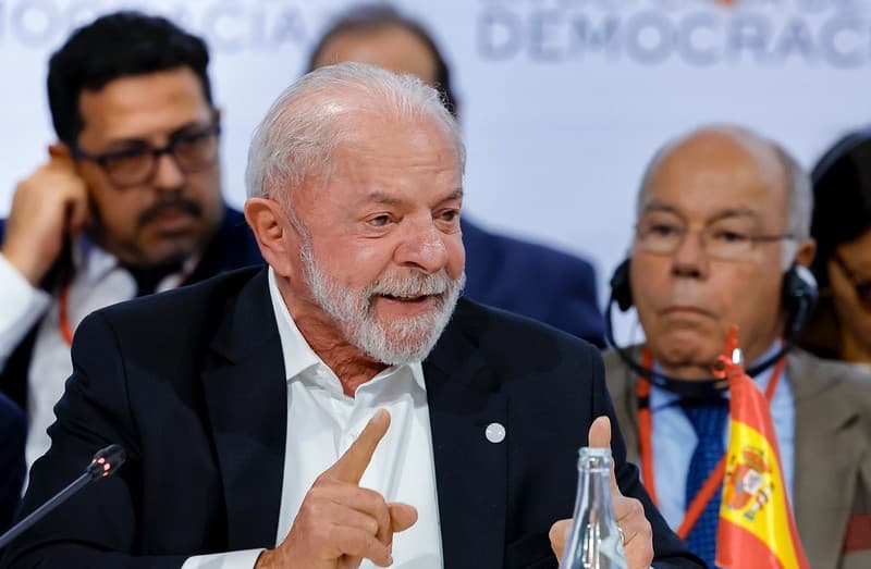 Lula critica líderes globais e defende multilateralismo em Barcelona