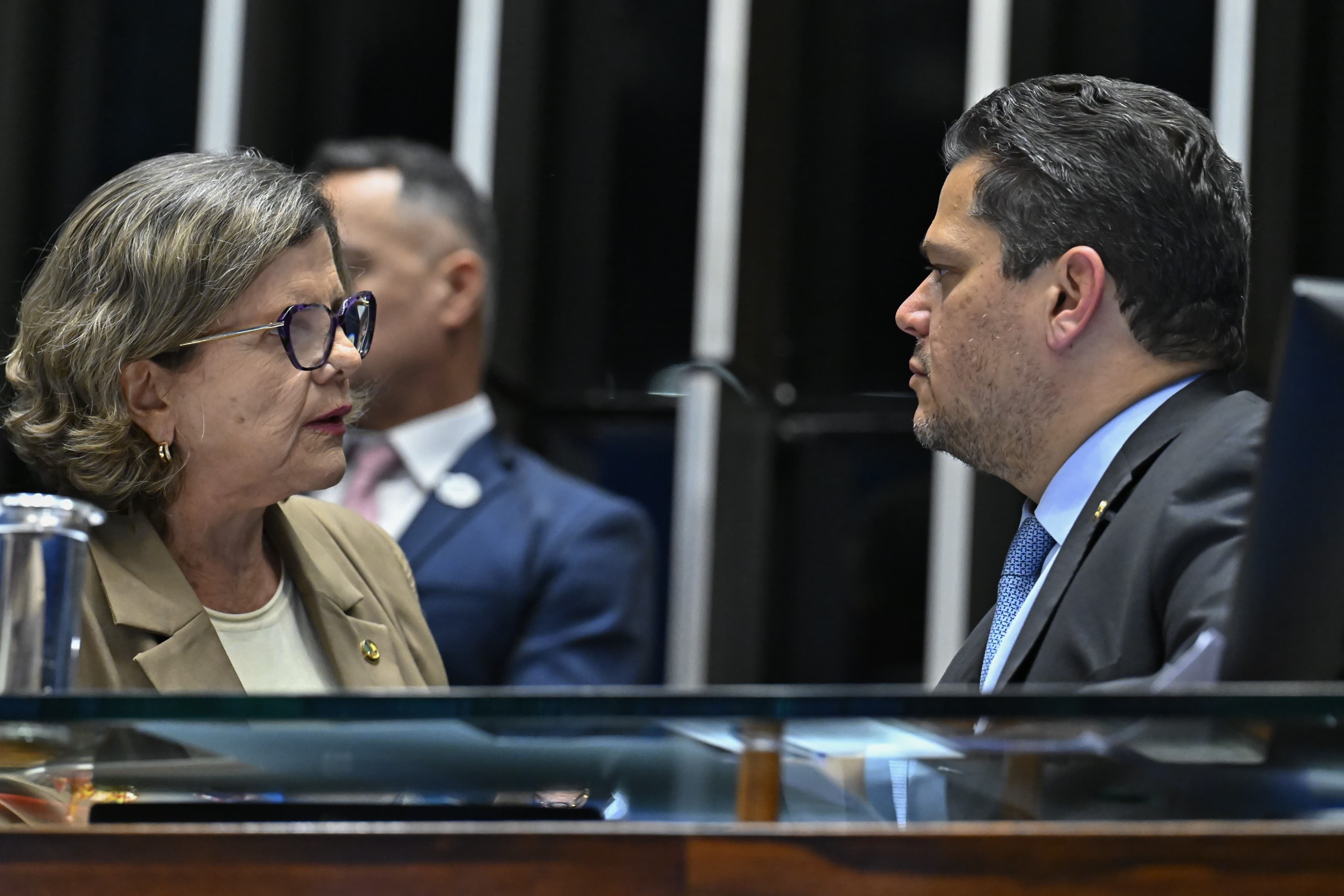 Adiamento da PEC de aposentadoria provoca tensões no Senado