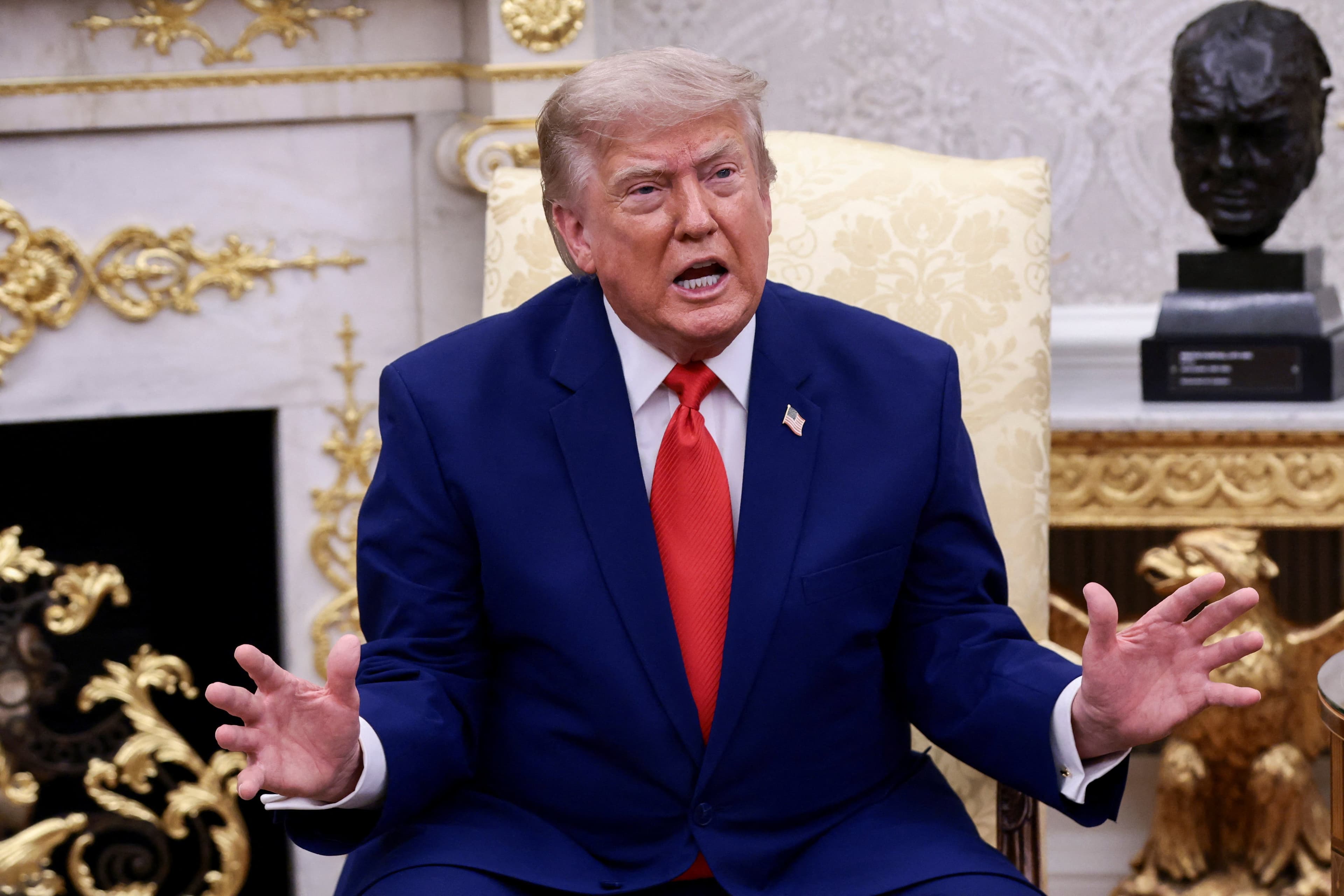 Trump mantém tarifa zero em medicamentos genéricos por dois anos