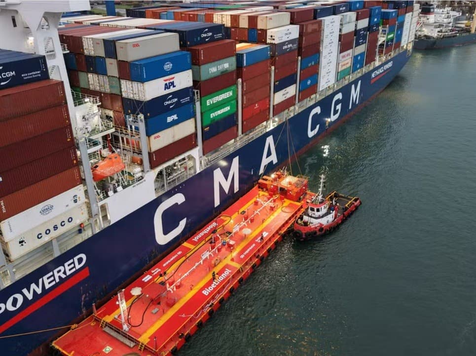 Porto de Santos fornece etanol para navio contêineres pela primeira vez