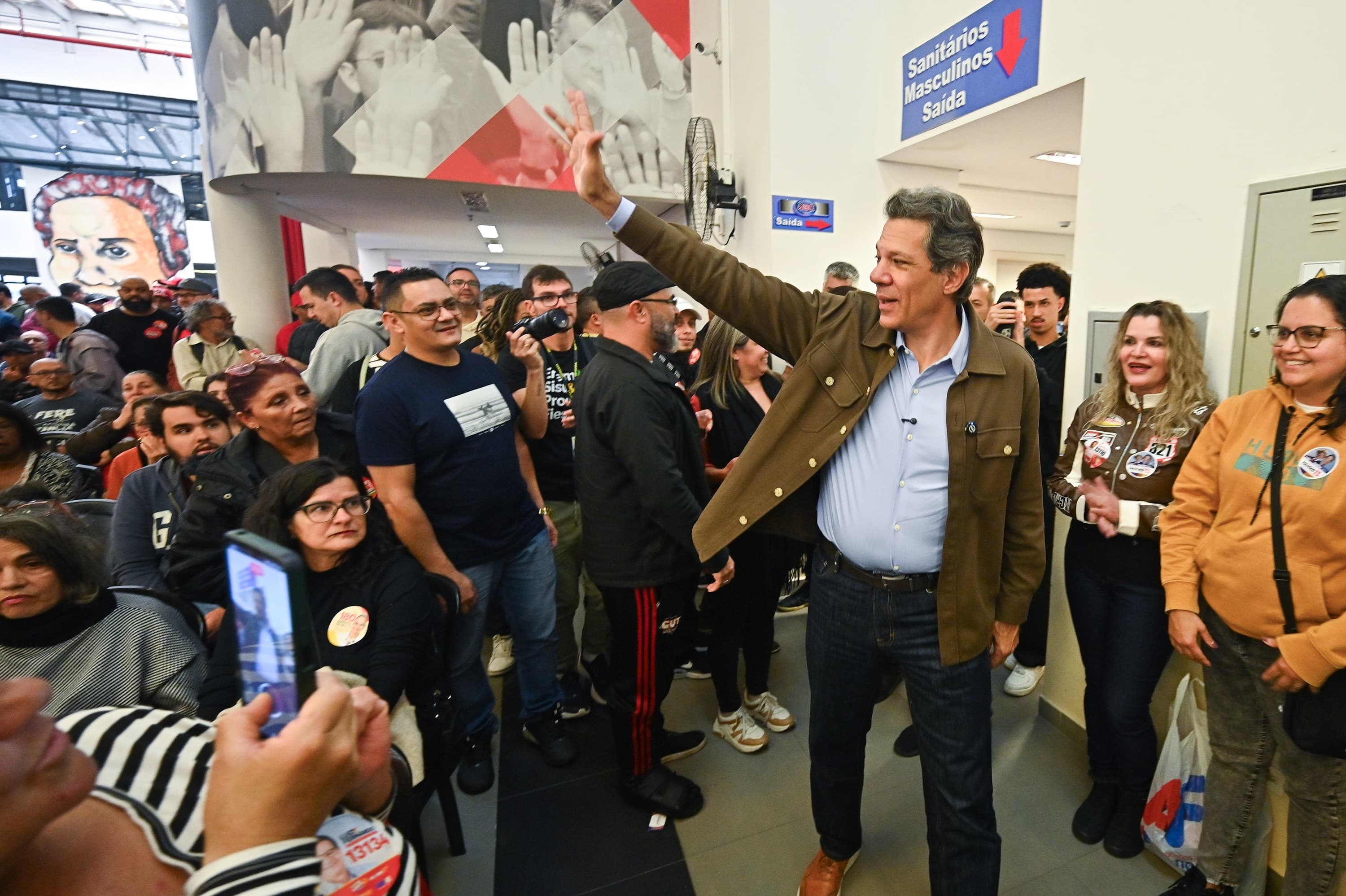 Haddad destaca reindustrialização e mudanças no Ensino Médio em evento no ABC