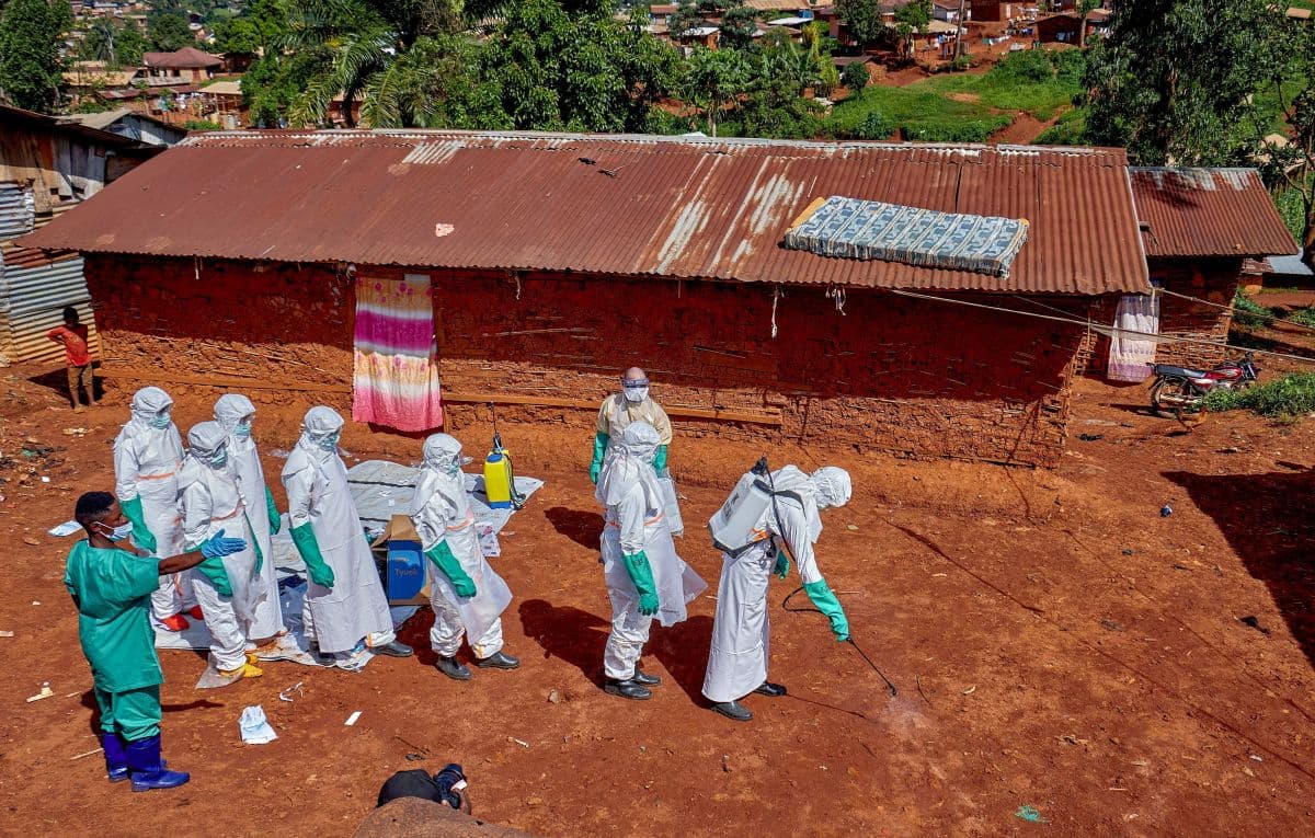 Surto de Ebola na RD Congo gera urgência em pesquisas de vacinas