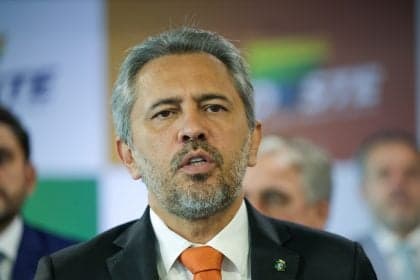 Elmano de Freitas tem 39% de aprovação, diz pesquisa no Ceará