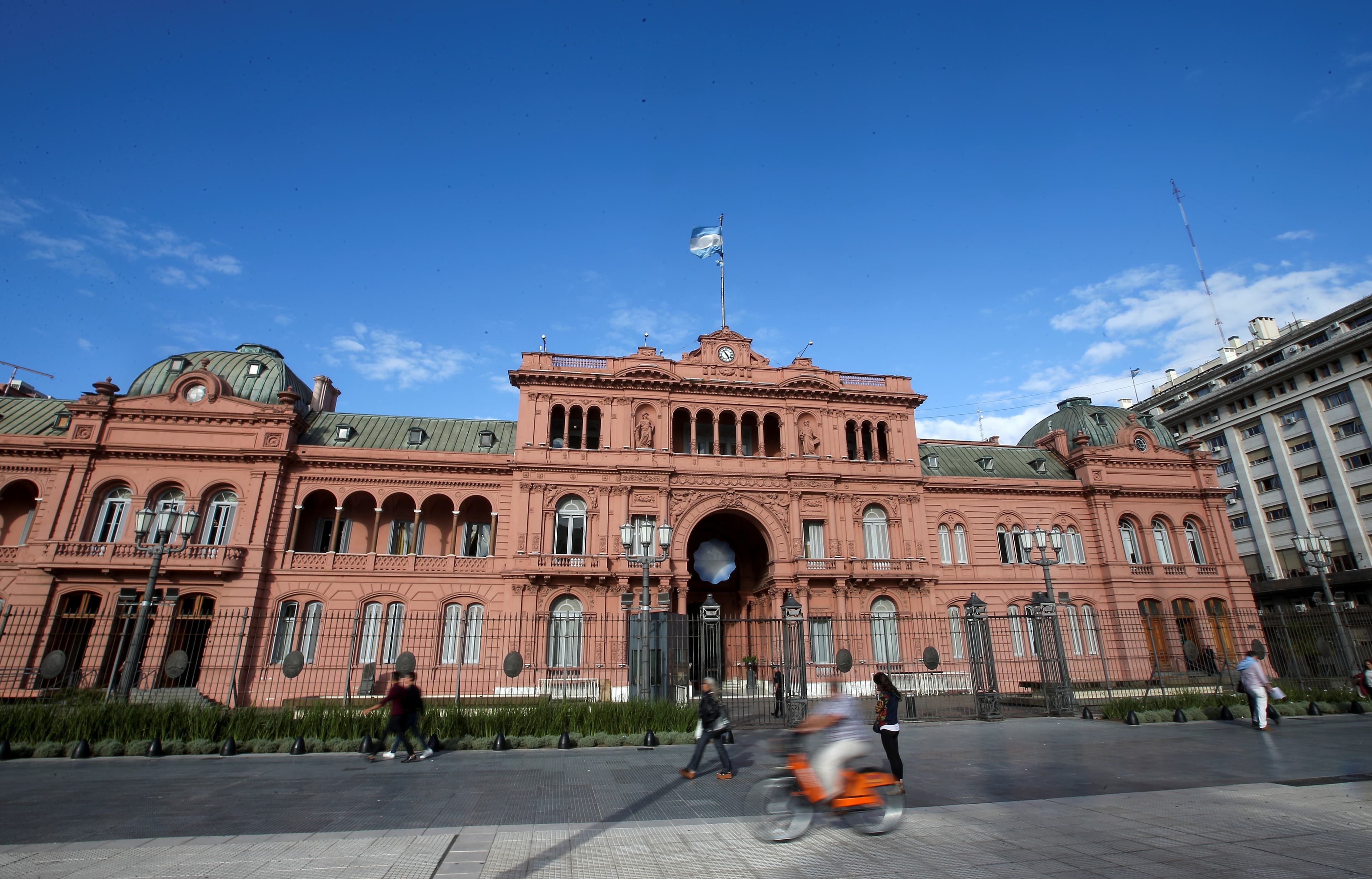 FMI libera US$ 1 bilhão para Argentina após acordo em revisão