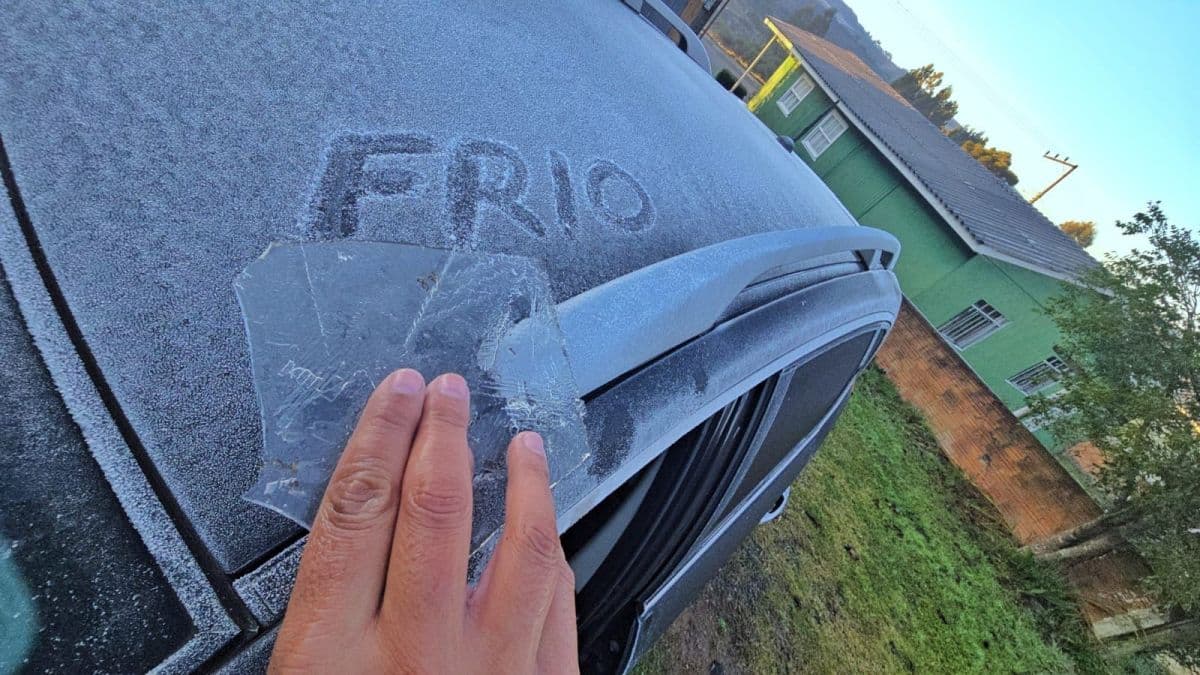Geada intensa atinge Região Sul e alerta de tempestade no Sudeste