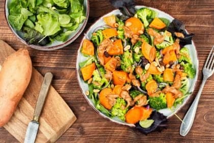 Receitas de saladas mornas para aquecer seus dias frios