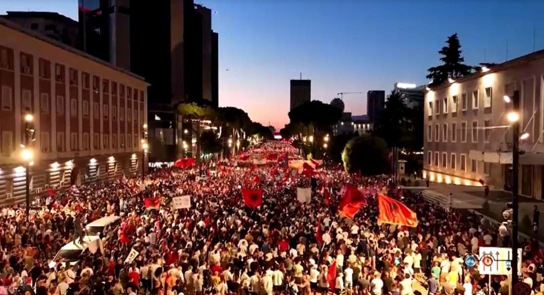 Protestos na Albânia exigem renúncia de Edi Rama e combate à corrupção