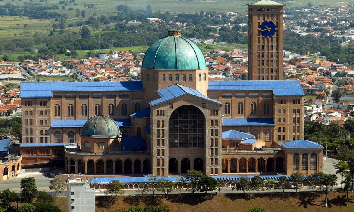 Festa da Padroeira do Brasil atrai grandes públicos ao Santuário de Aparecida