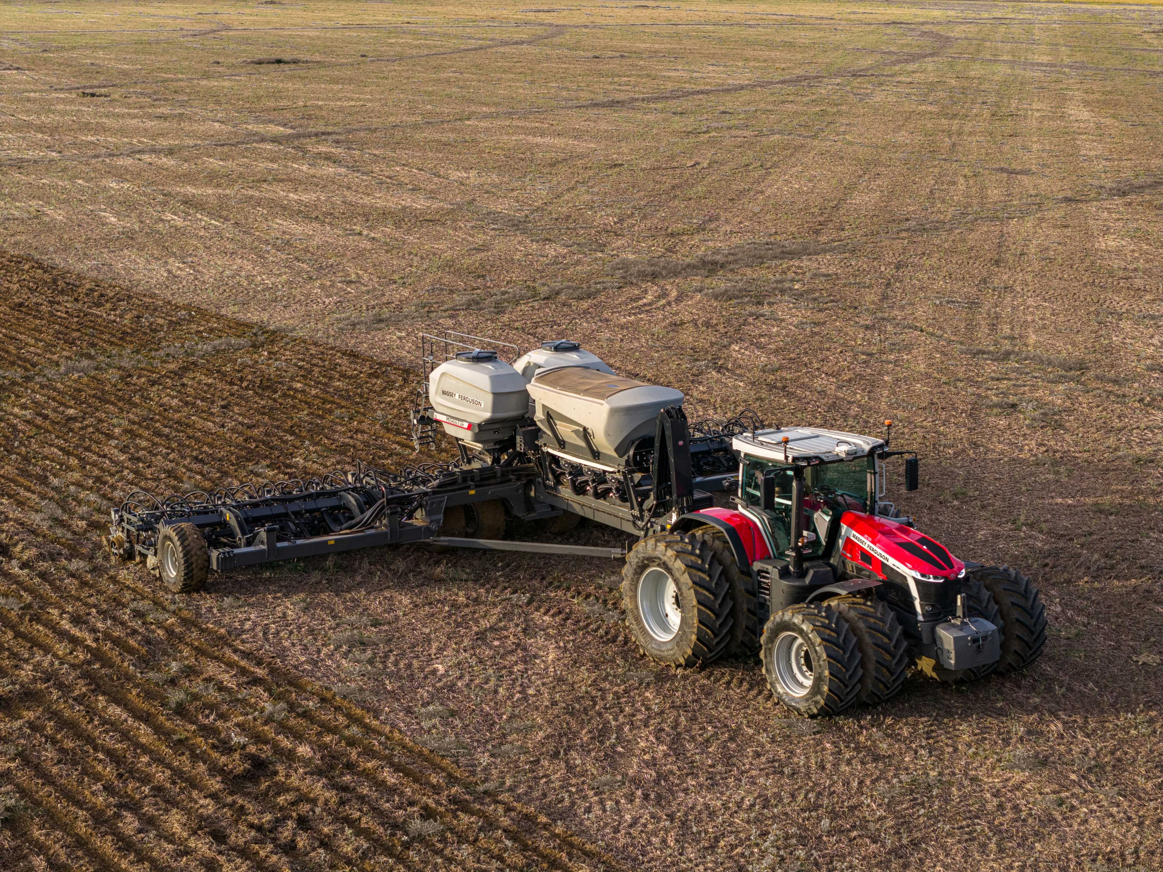 Massey Ferguson lança trator potente para grandes propriedades rurais