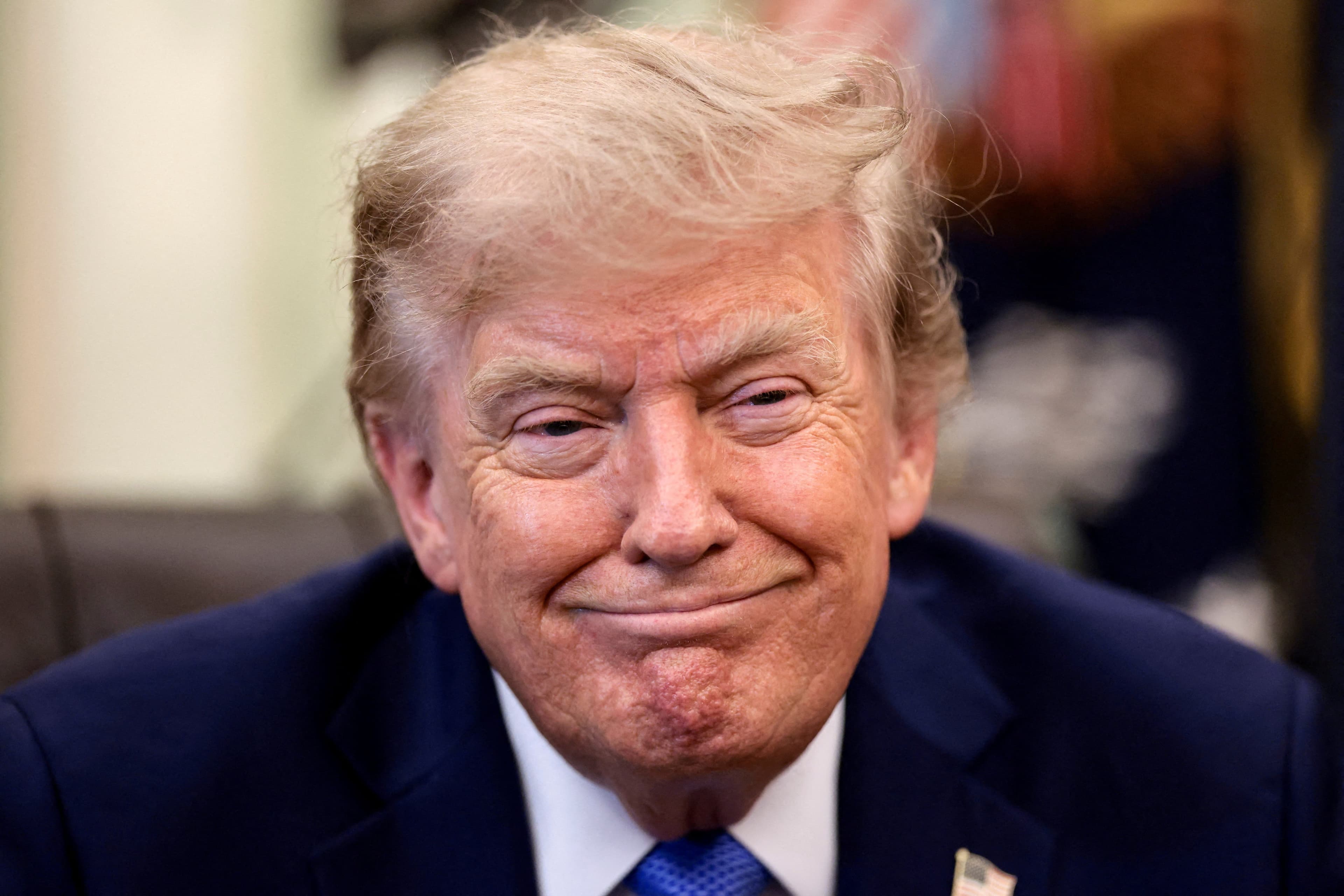 Trump eleva tarifas de importação de veículos do Canadá para 50%