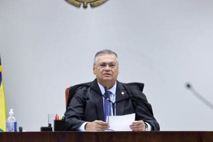 Flávio Dino critica Banco Master em audiência no STF