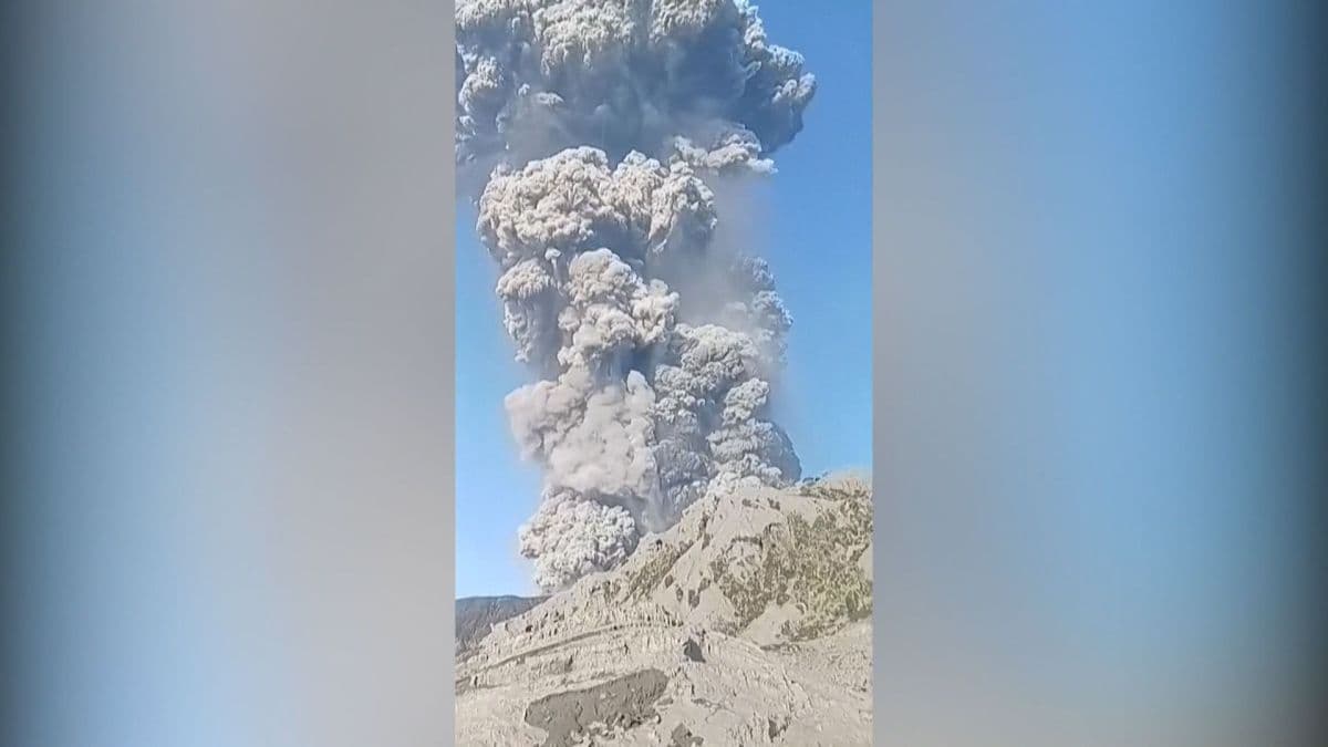 Erupção do Monte Dukono provoca mortes de cidadãos de Singapura