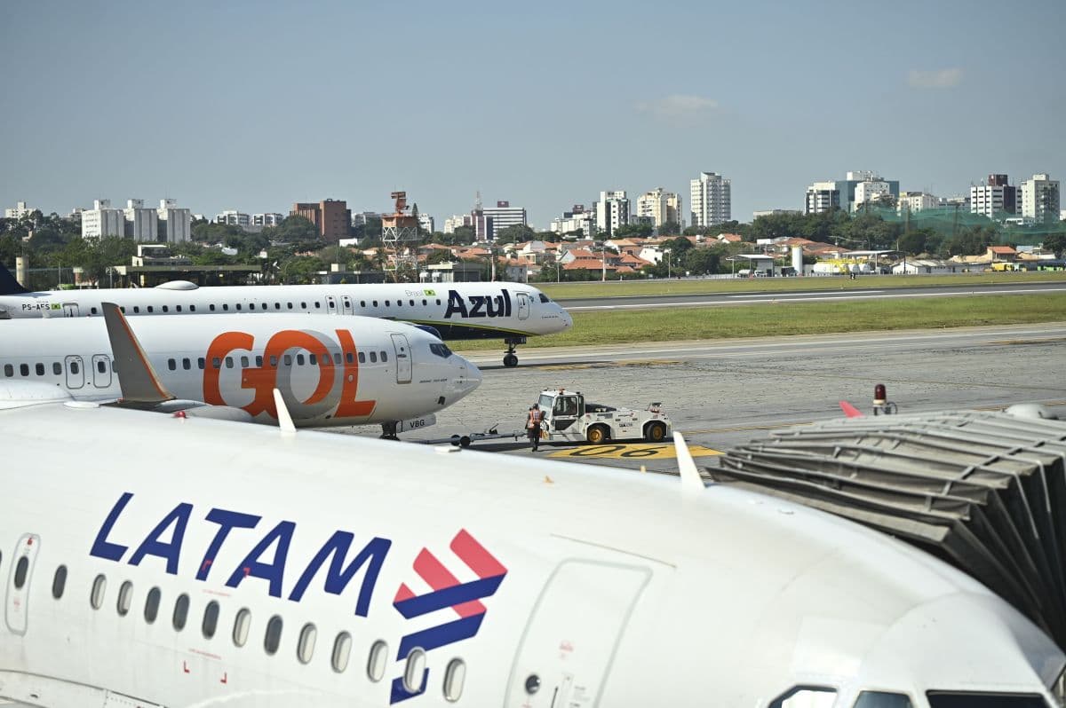 Companhias aéreas suspenderão 2 mil voos devido a alta de combustíveis