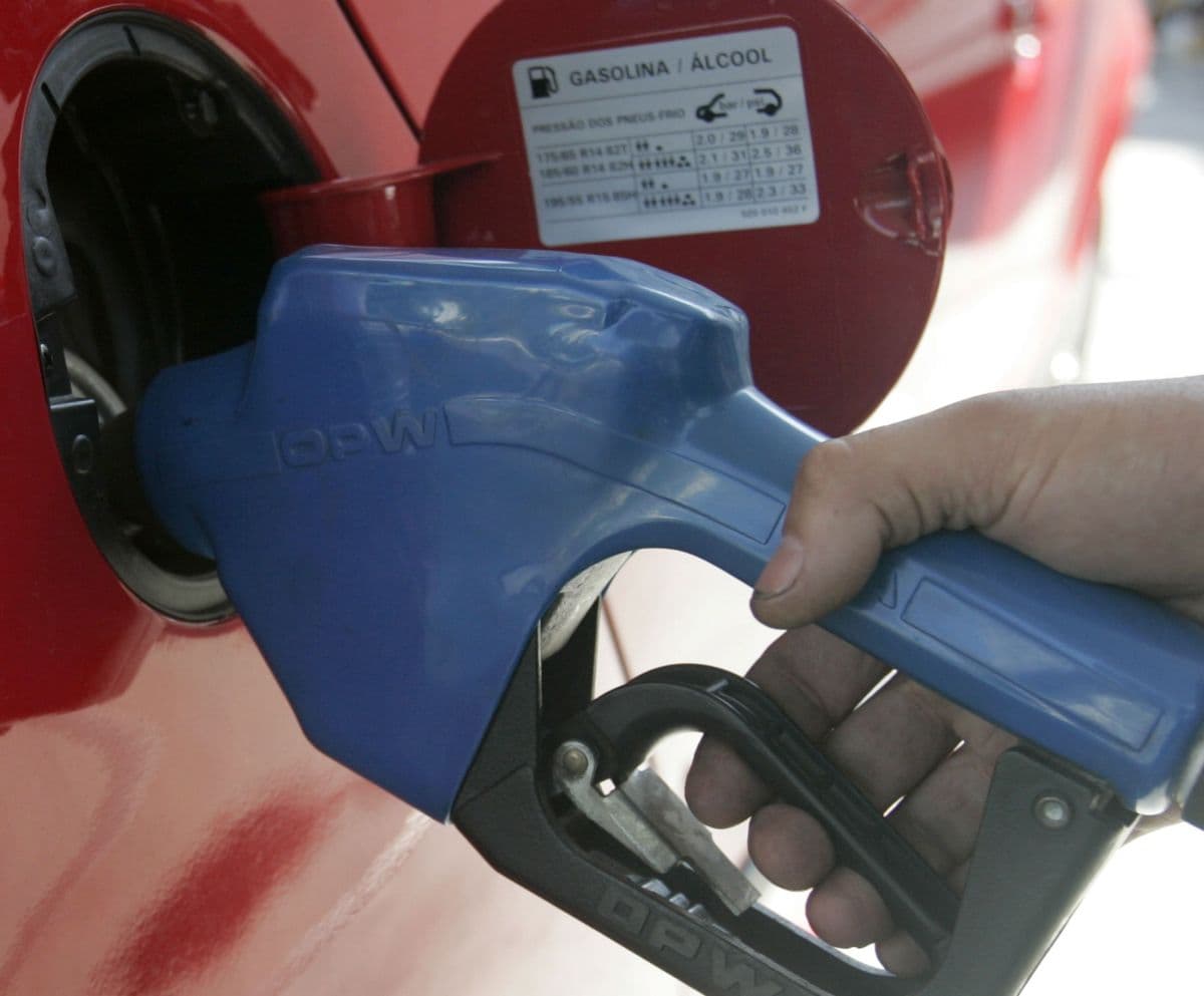 Brasil aumenta mistura de etanol na gasolina e avança nas exportações de carne