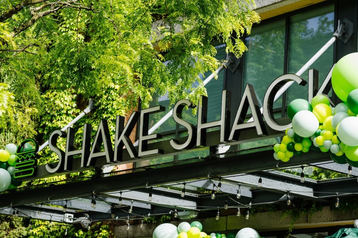 Shake Shack vai abrir 40 restaurantes no Brasil até 2037