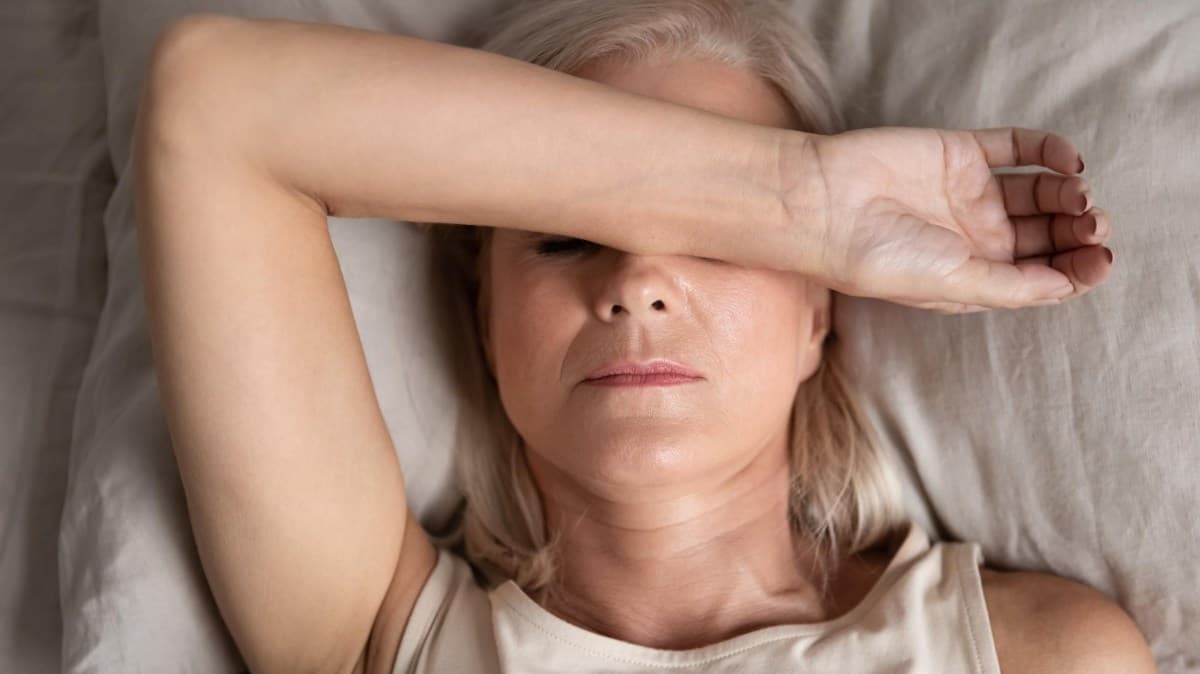 Menopausa: Sintomas vão além da queda hormonal, alerta médico