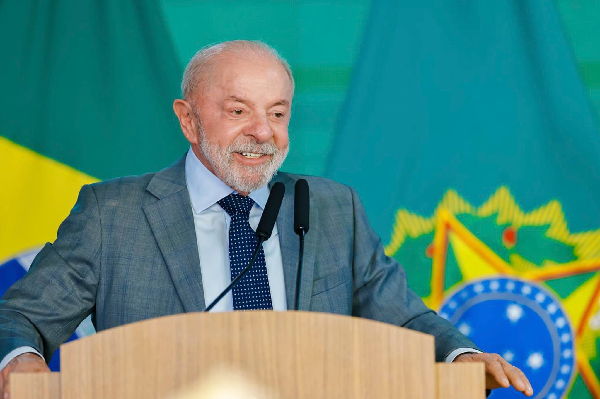 Lula anuncia reajuste do Bolsa Família em meio a disputas políticas