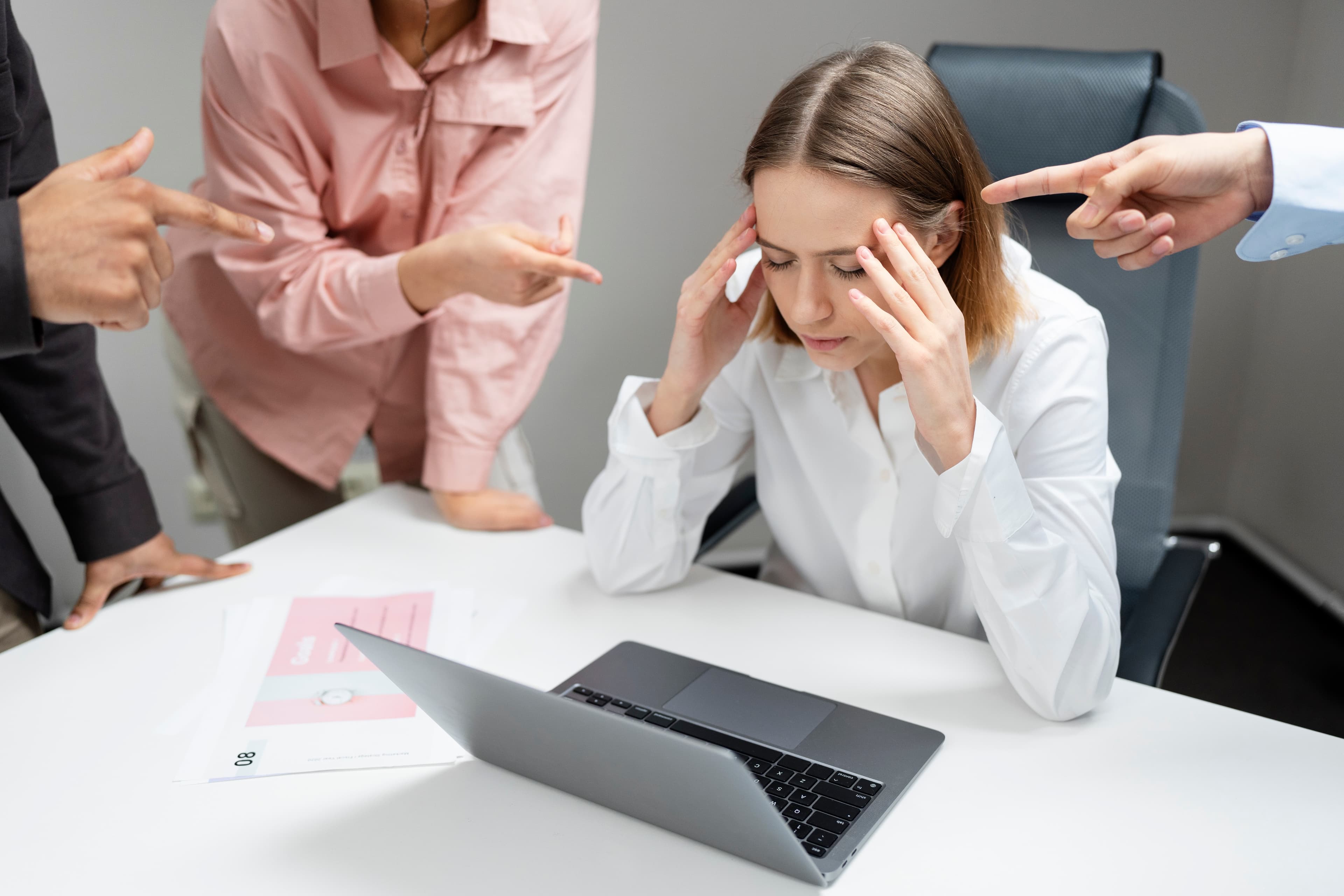 Solidão corporativa afeta saúde mental e carreira dos profissionais