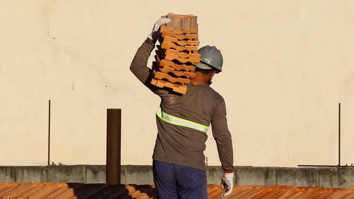 Custo da Construção no Brasil cresce 0,77% em maio, abaixo de abril
