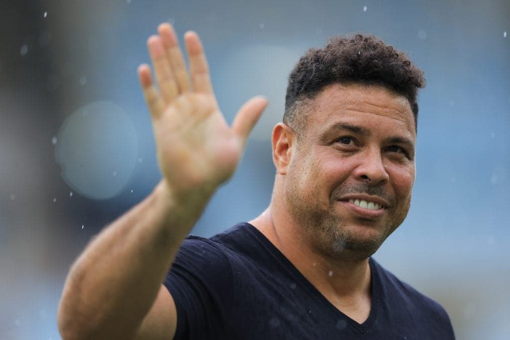 Aniversário de Ronaldo gera polêmica entre São Cristóvão e Cruzeiro