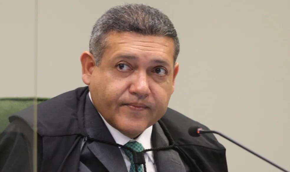 TSE suspende pesquisa que afetou Flávio Bolsonaro por indícios de manipulação