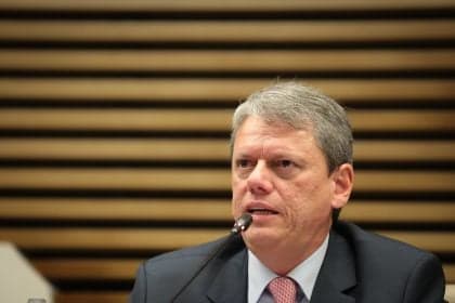 Tarcísio de Freitas tem contas aprovadas, mas com ressalvas