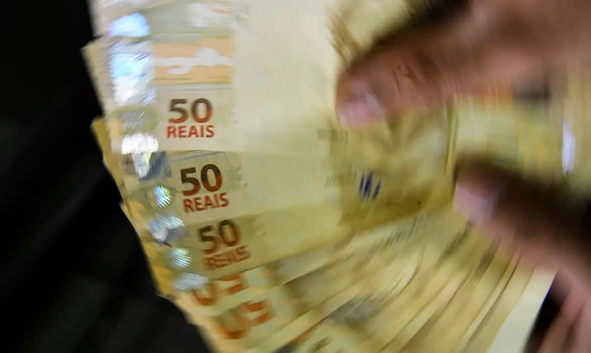 Carga tributária do Brasil sobe para 32,4% do PIB em 2025