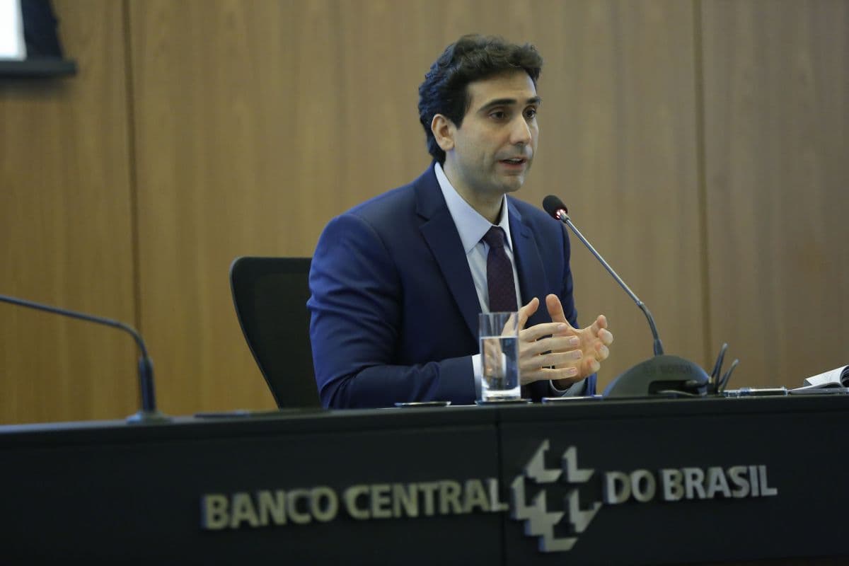Banco Central mantém cortes na Selic apesar da inflação crescente