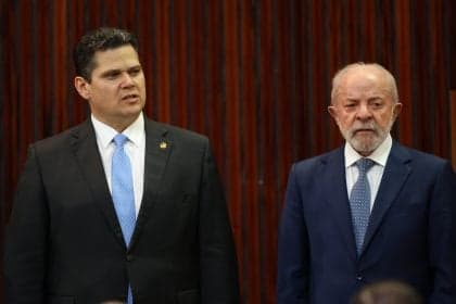 Lula e Davi Alcolumbre tentam superar crise com nova PEC