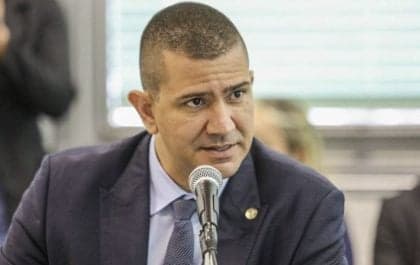 Douglas Ruas é eleito presidente da Alerj em meio a boicote