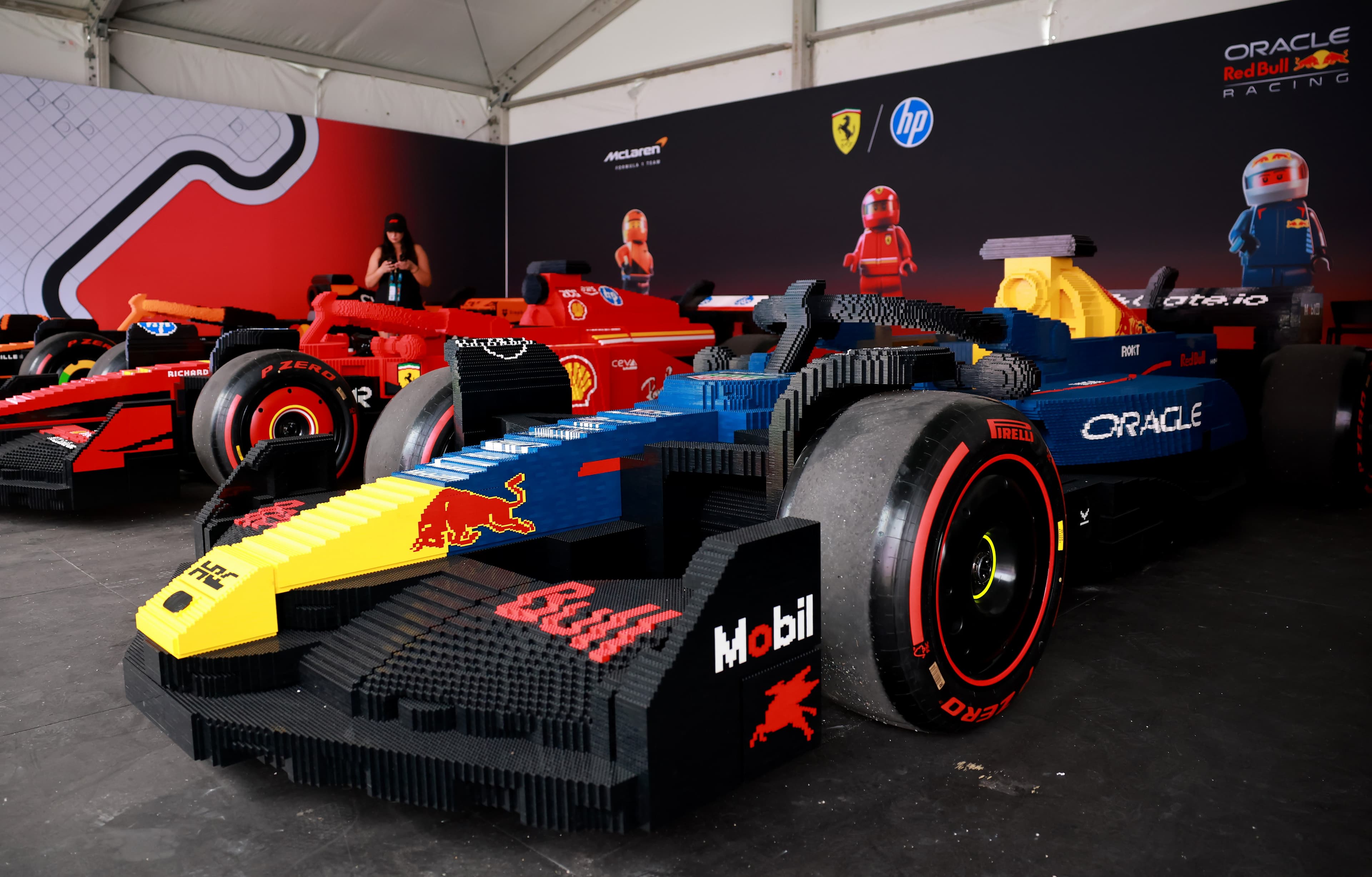 Max Verstappen critica desfile com carros de Lego na F1