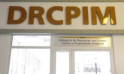 Operação da Polícia Civil mira esquema de receptação de celulares