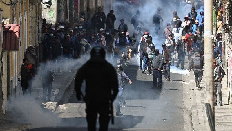 Bolívia enfrenta crise alimentar após bloqueios; Paz busca apoio brasileiro
