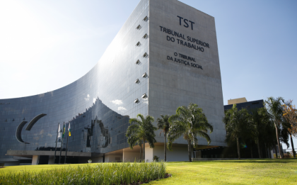 Ministra do TST Confirma Indenização a Trabalhador Ofendido por Patrão em Fortaleza