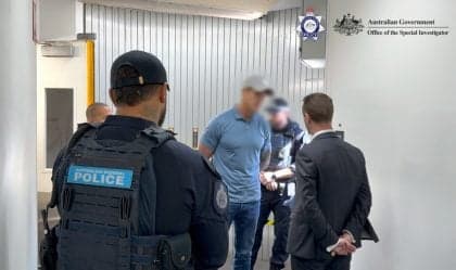 Veterano australiano Ben Roberts-Smith preso por supostos crimes de guerra