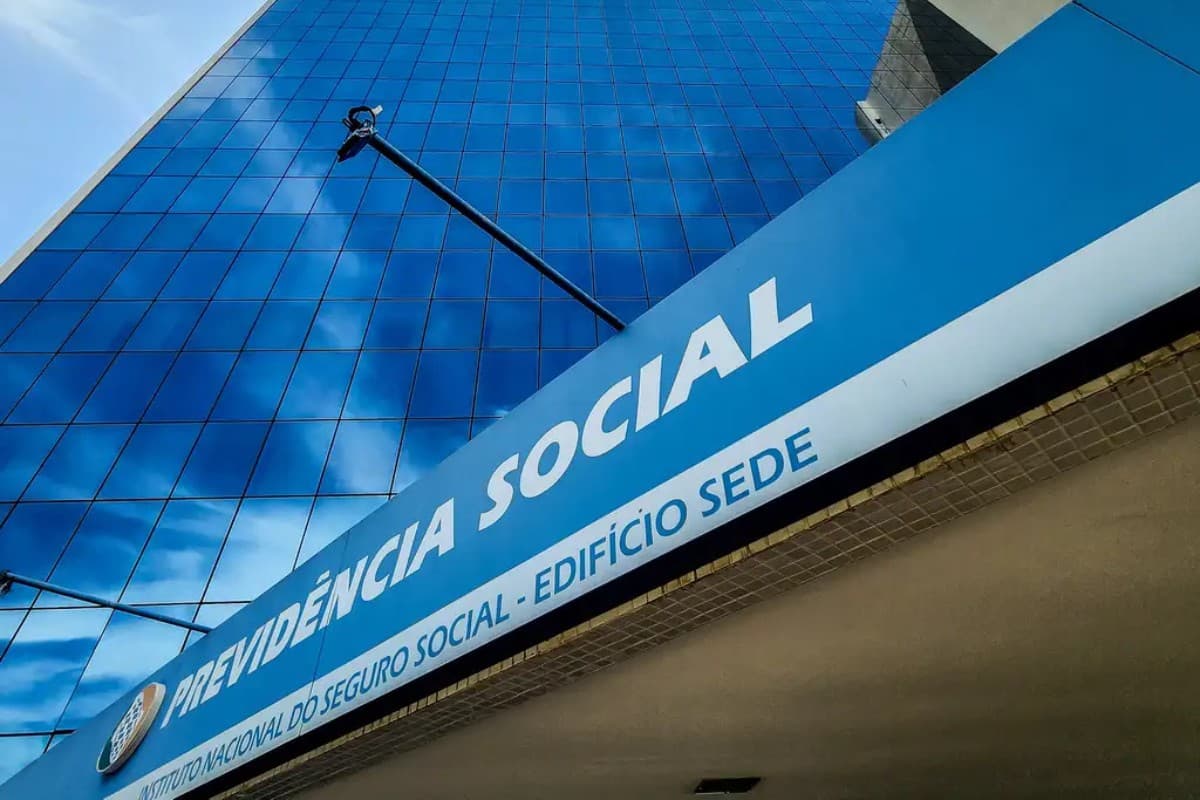 Lula estabelece meta para zerar fila do INSS até setembro