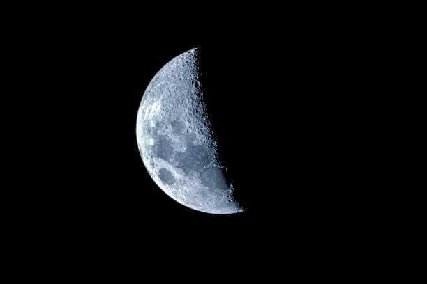 Lua hoje sábado (22/08): fase e iluminação
