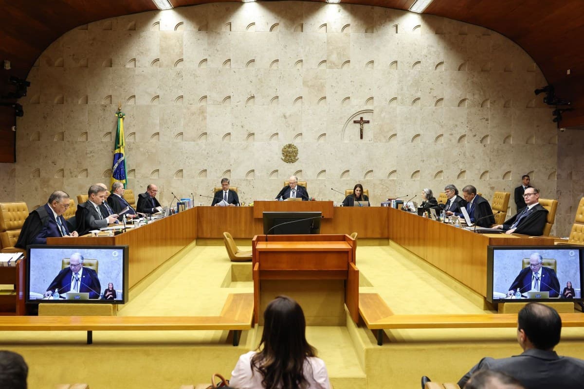 Lula defende telefonema a ministro do STF em meio a comício