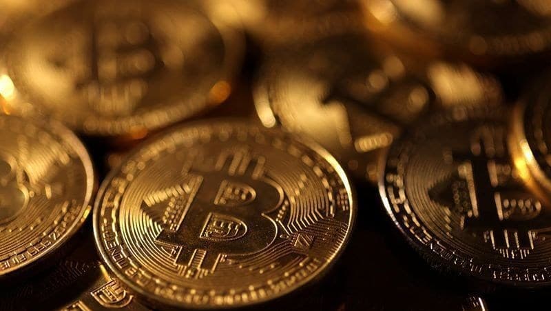 Bitcoin mantém leve alta próxima a US$ 80 mil em agosto