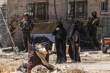Colonos israelenses atacam mesquitas na Cisjordânia