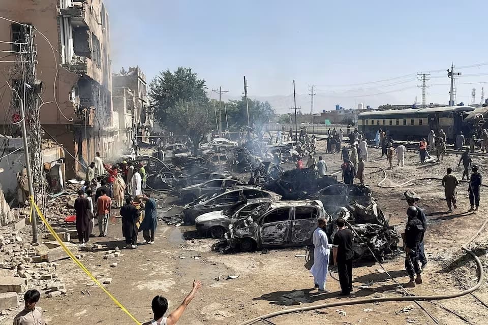 Talibã denuncia morte de civis em bombardeios do Paquistão